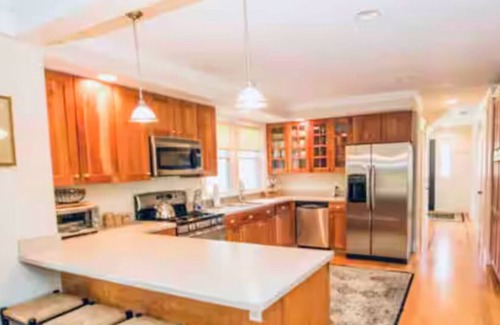 Vineyard Haven House | Spacious 5-bedroom house with AC - near downtown Tisbury
