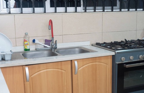 Mataheko House | Spacious 5-bedroom house in enchanting Accra.