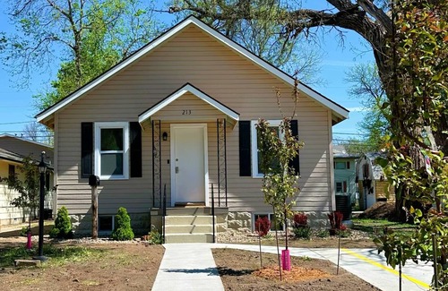 Hays House | Spacious 5-bedroom house in charming Hays with AC, WiFi