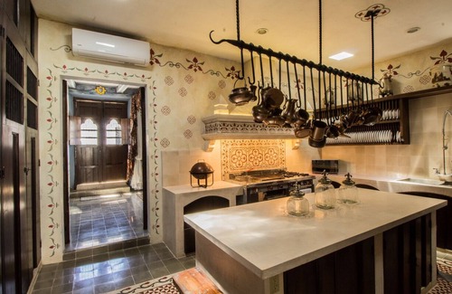 Centro House | Spacious 5-bedroom house with WiFi, AC in delightful Mérida
