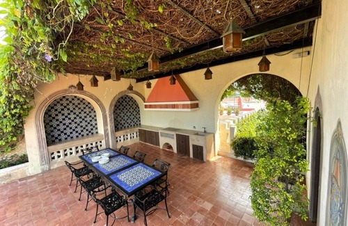 Centro House | Spacious 5-bedroom house with WiFi, AC in delightful Mérida