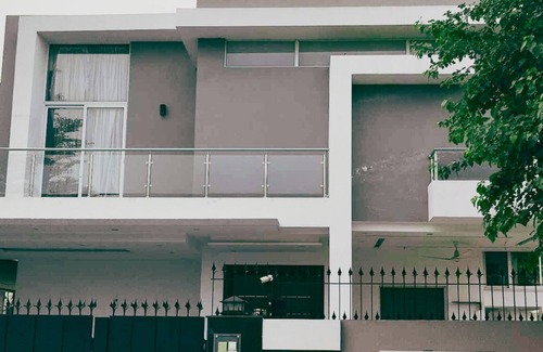 Lahore House | Spacious 5-bedroom house in fabulous Lahore with WiFi, AC