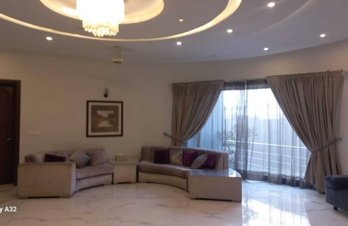 Lahore House | Spacious 5-bedroom house in fabulous Lahore with WiFi, AC