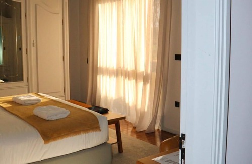 Vila do Conde House | Spacious 5-bedroom house with WiFi and AC in delightful Azurara