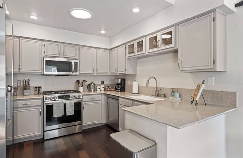 Reno House | Spacious 5-bedroom house steps away from Mt. Rose & Lake Tahoe in charming Reno!