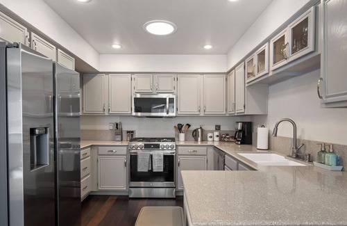 Reno House | Spacious 5-bedroom house steps away from Mt. Rose & Lake Tahoe in charming Reno!