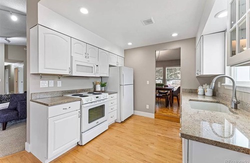 Aurora Highlands House | Spacious 5-bedroom house in enchanting Aurora with ,RV Parking Area,WiFi,AC etc.