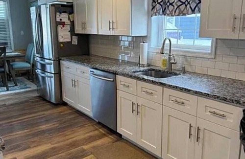 Lake Como House | Spacious 5-bedroom house in beautiful Belmar w/WiFi. 2 blocks from the beach!