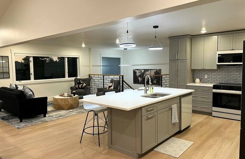 Butte House | Spacious 5-bedroom house with WiFi, AC in charming Butte
