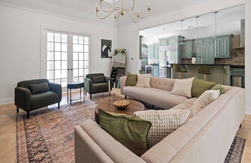 Conroe House | Spacious 5-bedroom house, sauna, pool, game room and speakeasy