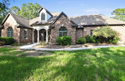 Conroe House | Spacious 5-bedroom house, sauna, pool, game room and speakeasy
