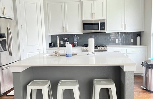 Dallas House | Spacious 5-bedroom house in beautiful Dallas with AC