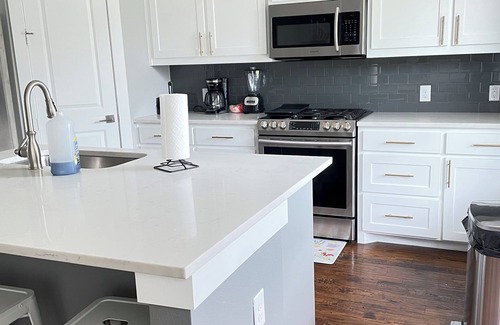 Dallas House | Spacious 5-bedroom house in beautiful Dallas with AC