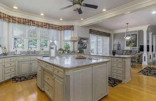 Durant House | Spacious 5-bedroom house with great location to Texoma lake, shops and Casino