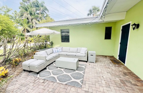 Lake Park House | Spacious 5-bedroom house in fabulous Naples - 1 mile to the beach!