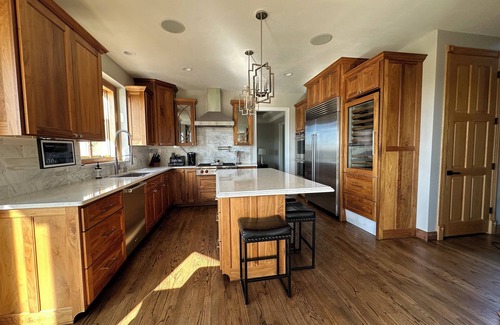 Belleville House | Spacious 5-bedroom house sleeps 14 with pool, hot tub, sauna and more!
