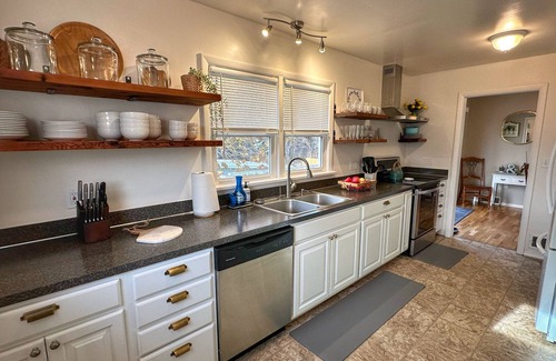 Yakima House | Spacious 5-bedroom house in Yakima.