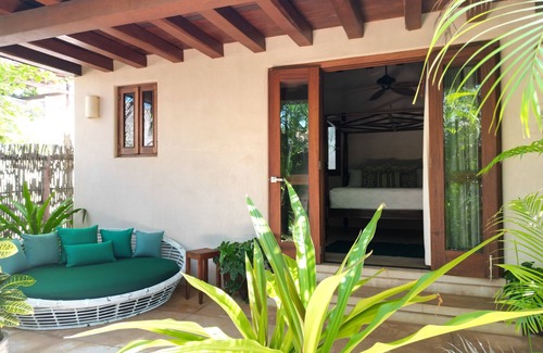 La Union de Isidoro Montes de Oca House | Spacious 5-bedroom house w/WiFi, AC, fitness room, chef quality kitchen & pool