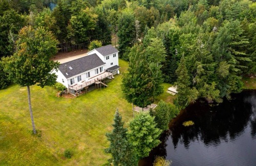 Errol House | Spacious 5-bedroom lake house on Akers Pond in Errol