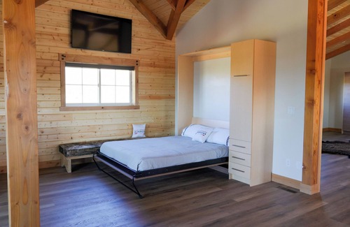 Kamas Cabin | Spacious 5-bedroom lodge in fabulous Kamas with WiFi, AC