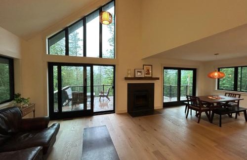 Rochester Ski Chalet | Spacious 5 bedroom Mountain Chalet with Sauna