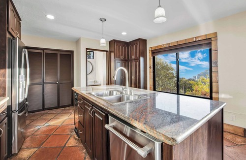 Malibu House | Spacious 5-bedroom nature retreat in the Santa Monica Mountains of Malibu