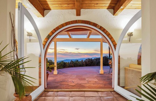 Malibu House | Spacious 5-bedroom nature retreat in the Santa Monica Mountains of Malibu