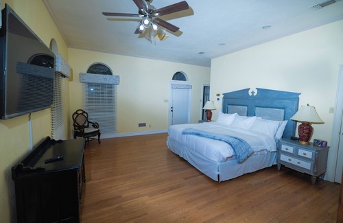 Aubrey Other | Spacious 5-bedroom Ranch house in Aubrey with WiFi and AC