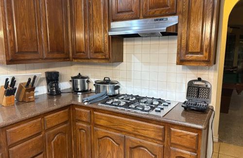 Little Elm Villa | Spacious 5 bedroom Retreat - Gym - Office - Games - Near PGA Frisco & Universal