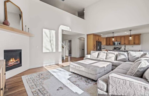 Meridian House | Spacious 5-Bedroom Retreat with Pool Access