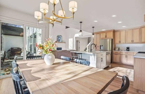Meridian House | Spacious 5-Bedroom Retreat with Pool Access