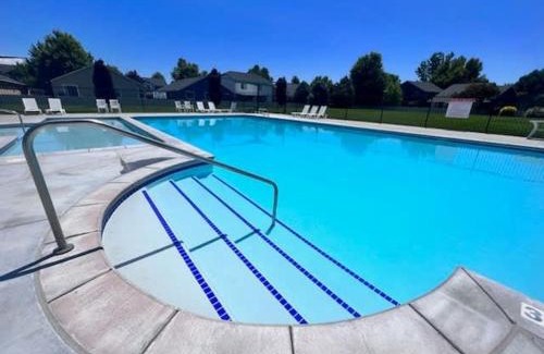 Meridian House | Spacious 5-Bedroom Retreat with Pool Access