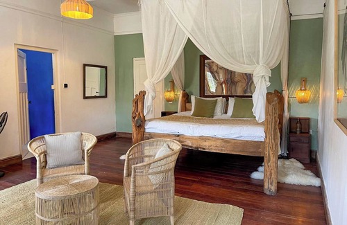 Naivasha Other | Spacious 5-bedroom safari lodge with lake views and wildlife at your doorstep.