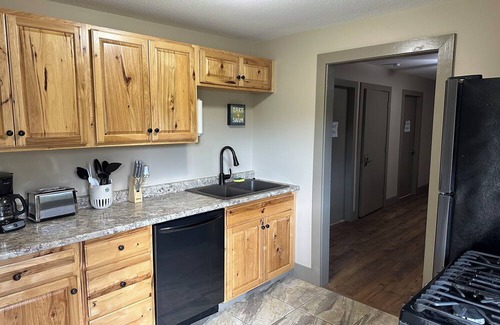 Eau Claire House | Spacious 5-bedroom Sanctuary Lakehouse