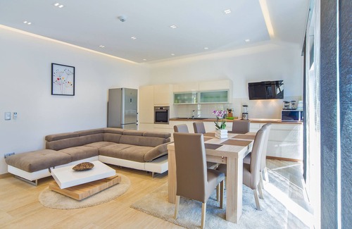 Mlini Villa | Spacious 5 bedroom Stone Villa with Private Pool and Sea view