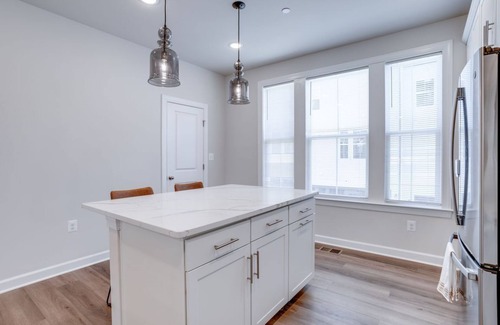 Groveton House | Spacious 5-bedroom townhome in marvelous Alexandria