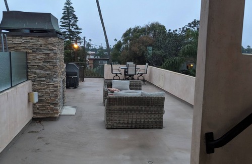 Old Towne House | Spacious 5-bedroom townhome in charming Seal Beach with WiFi, AC