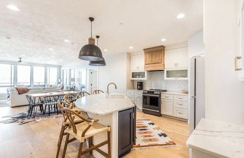 Arnolds Park Condo | Spacious 5-bedroom condo in the delightful Stillwater building East Lake Okoboji