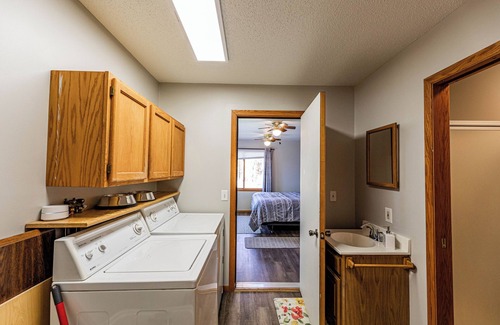 Battle Lake House | Spacious 5-bedroom house on Deer Lake, with Amazing Sunsets and View of the Lake