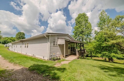 Sharpsburg House | Spacious 5-bedroom house in Peaceful Chesterhill Free WiFi & Full Privacy.