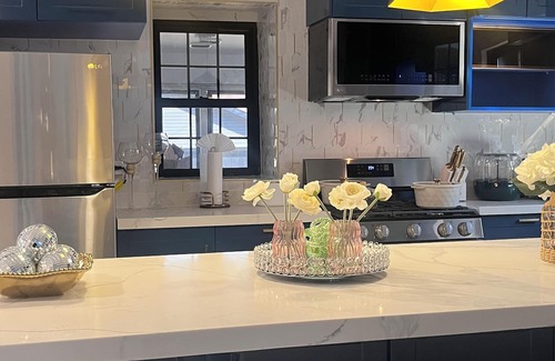 Des Plaines House | Spacious 5-bedroom house in nice Des Plaines with AC, WiFi