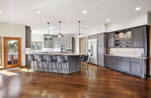 Eden Prairie House | Spacious 5-bedroom house with fitness room and AC in beautiful Eden Prairie