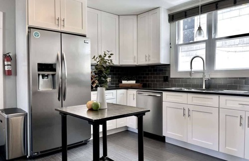 Forest Park House | Spacious 5-Bedroom Retreat in Forest Park