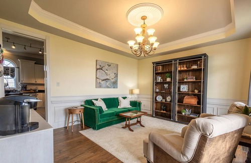 Chaplin House | Spacious 5-bedroom Estate home in the heart of Bourbon Country!