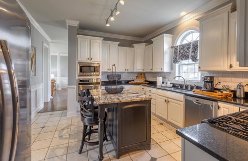 Chaplin House | Spacious 5-bedroom Estate home in the heart of Bourbon Country!