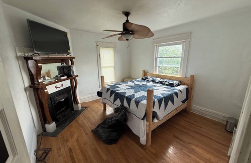 Parkersburg House | Spacious 5-bedroom house in charming Parkersburg with WiFi, AC