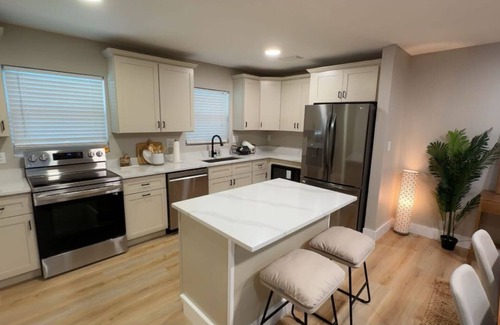 Port Orange House | Spacious 5-bedroom house with two mother in law Suites!
