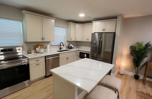Port Orange House | Spacious 5-bedroom house with two mother in law Suites!