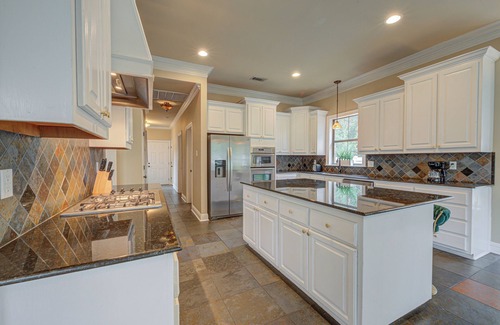 Prairieville House | Spacious 5-bedroom house with WiFi, Fireplace in superb Prairieville