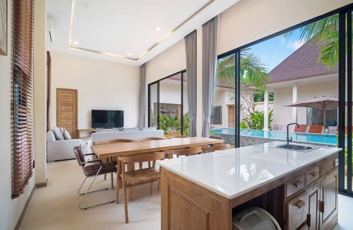 Si Sunthon Villa | Spacious 5-bedroom villa in fantastic Si Sunthon with WiFi, AC